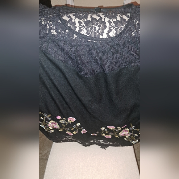 Jessica Simpson XL 5 Tops And 2 Dresses. Cute, Trendy, With A Boho Flair - Picture 1 of 7